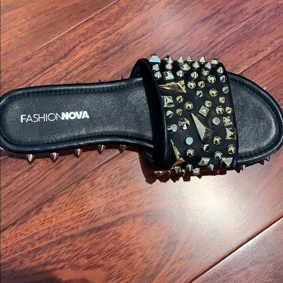 Black studded slide - Picture 4 of 4